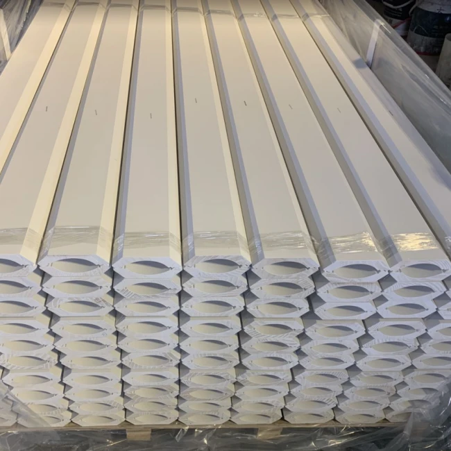 Decorative White Gesso Coated Wooden Crown Mouldings For Ceiling