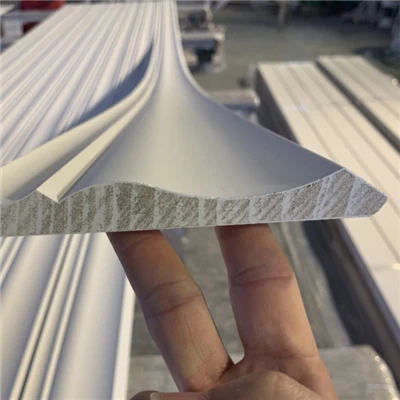 装飾のための耐湿性の白い下塗りされた木製クラウンモールディング